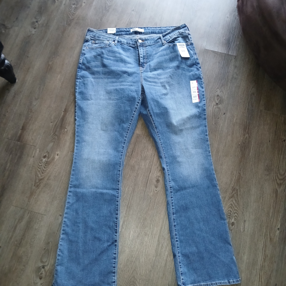 Levi's Women's Boot Cut Jeans in Classic Denim